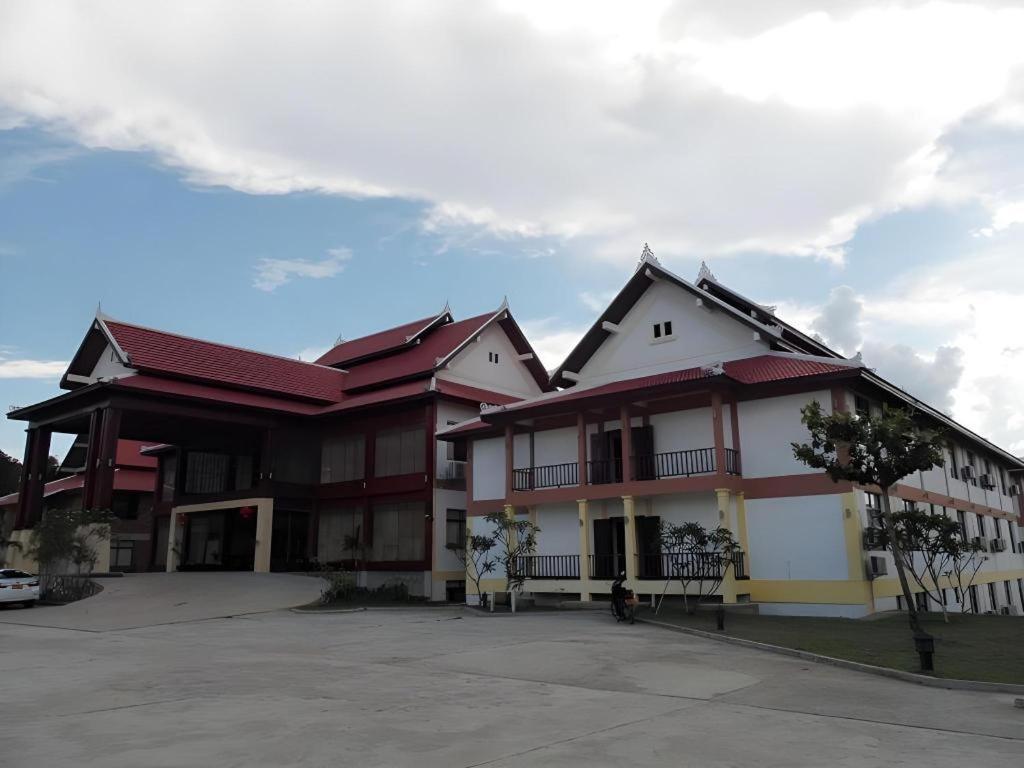 Xishuangbanna Hotel Managed By Xandria Hotel Luangprabang Kültér fotó