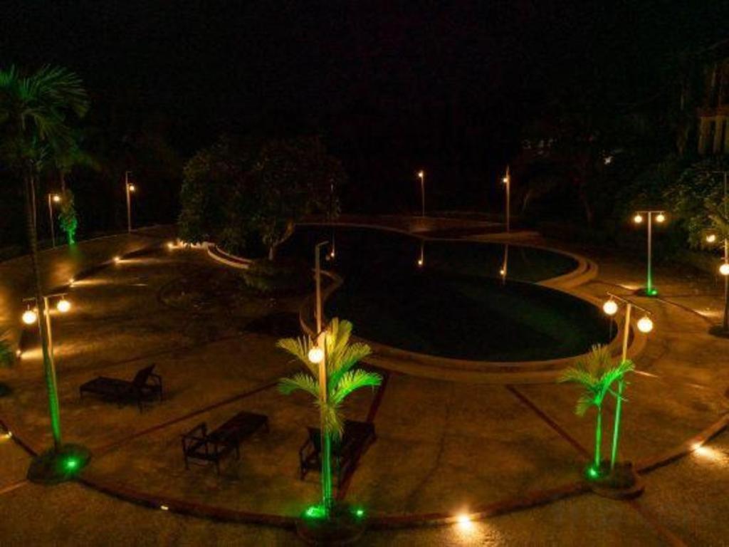 Xishuangbanna Hotel Managed By Xandria Hotel Luangprabang Kültér fotó